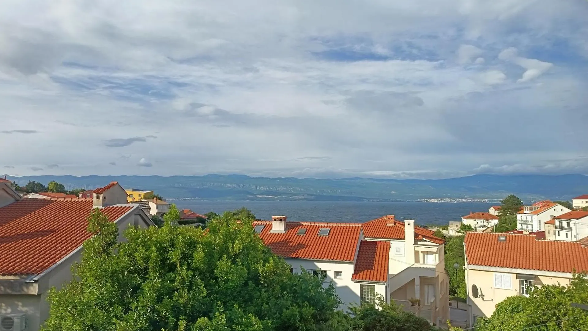 Island Bliss - 150 M From The Beach, With Sea View Vrbnik  Kroatië